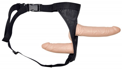 Zweifache Lust: Eleganter Strap-On mit variabler Größe