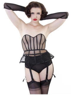 Bettie Page Cage Basque